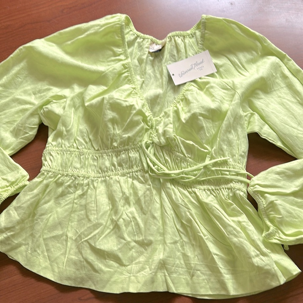 Universal Thread women’s top, Large & Med lite green